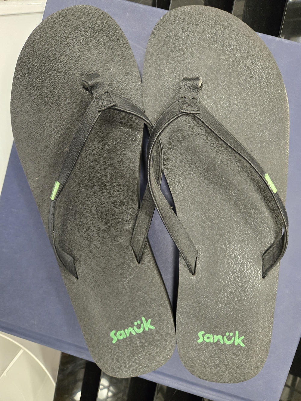 Sanuk Women’s Black Flip Flops with Green Logo